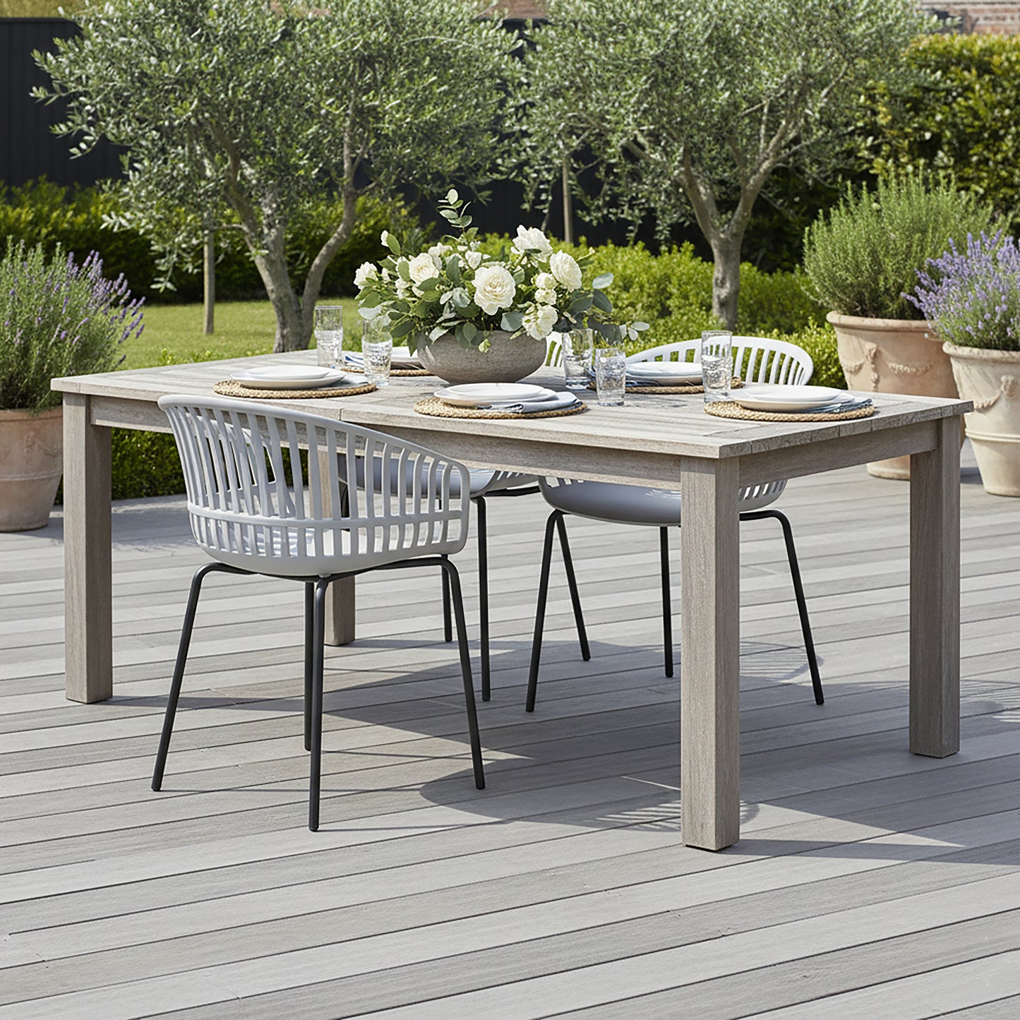 Set of 2 Barras White Plastic Dining Chair with Slatted Back and Black Iron Legs